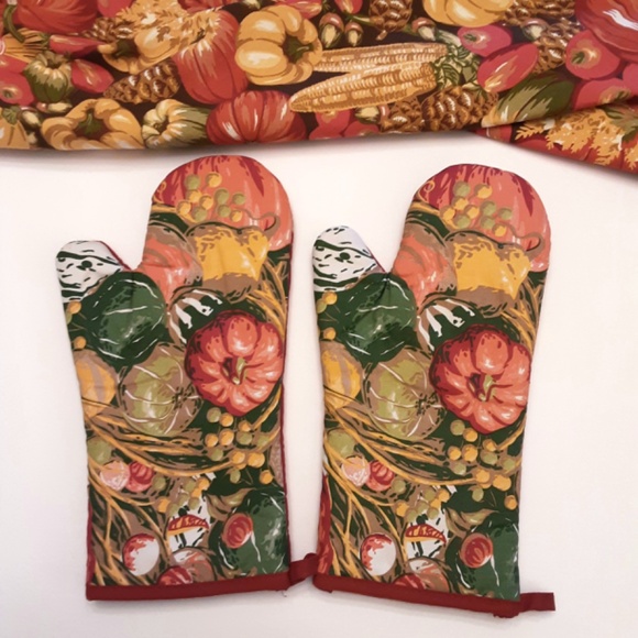 BH&G Fall Vegetable Harvest Thanksgiving Tablecloth & Oven Mitts - Picture 8 of 8